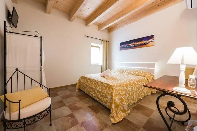 Antico Granaio Oda ve Kahvaltı 3*